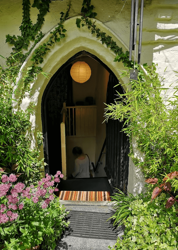 the britons arms cafe near bookshops